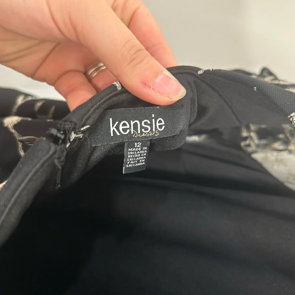 Kensie Black Floral Embroidered Mini Dress Sz 12 - Picture 6 of 7